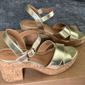Kensie Carsyn Platform Sandal Rare Metallic Gold Sz 8.5